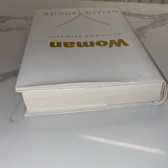 Hardcover Book Woman an Intimate Geography author Natalie Angier - Picture 9 of 9